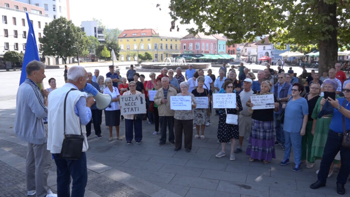 Protest penzionera u Tuzli