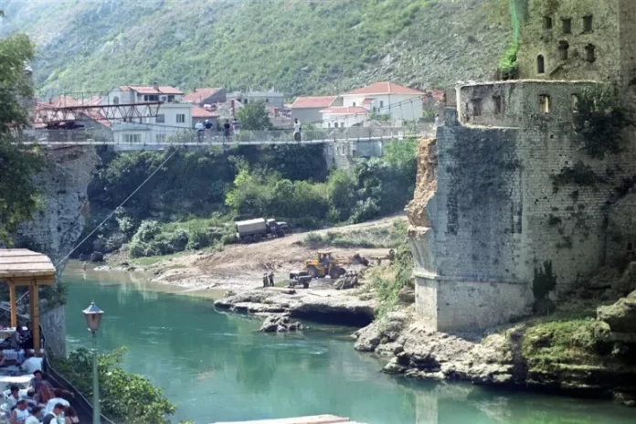 Stari most je uništen 1993. godine (EPA)