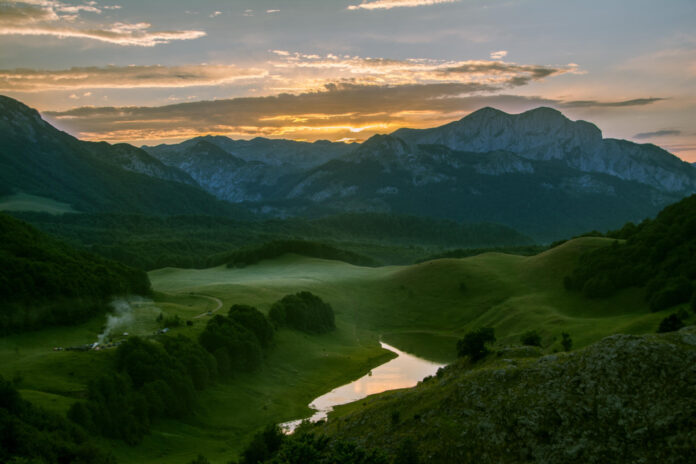 Bosna i Hercegovina posjeduje četiri nacionalna parka: NP Una, NP Drina, NP Kozara i NP Sutjeska.