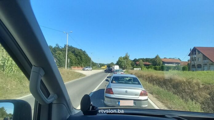 saobraćajna nezgoda, Gnojnica, Lukavac, povrijeđene dvije osobe