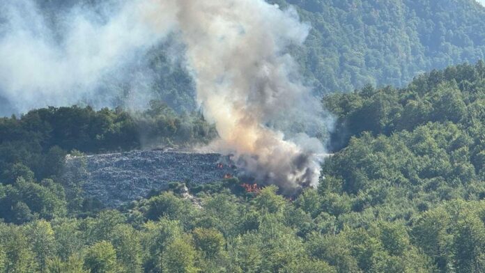 požar, BiH, Kladanj, požari šuma, gašenje požara, helikppter vojske, helikopter oružanih snaga gasi požar, Kladanj deponija Stanovi