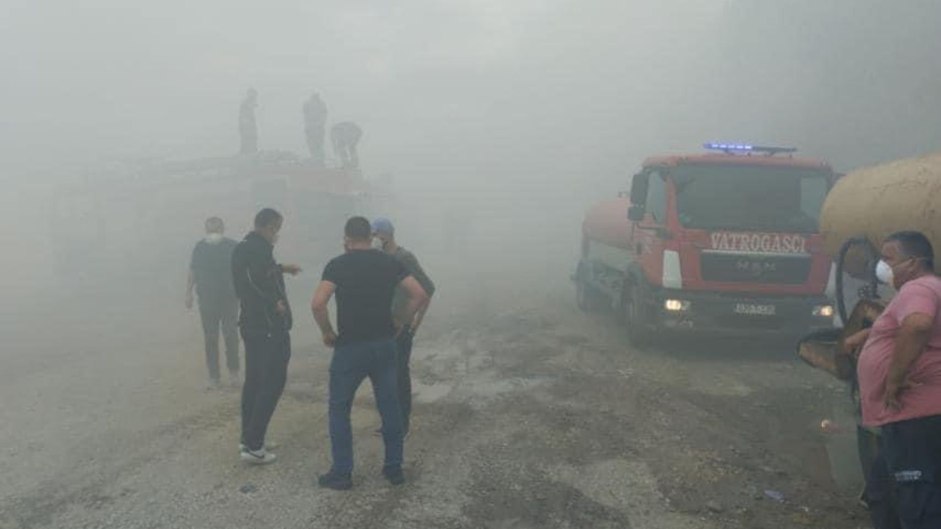 požar, BiH, Kladanj, požari šuma, gašenje požara, helikppter vojske, helikopter oružanih snaga gasi požar, Kladanj deponija Stanovi