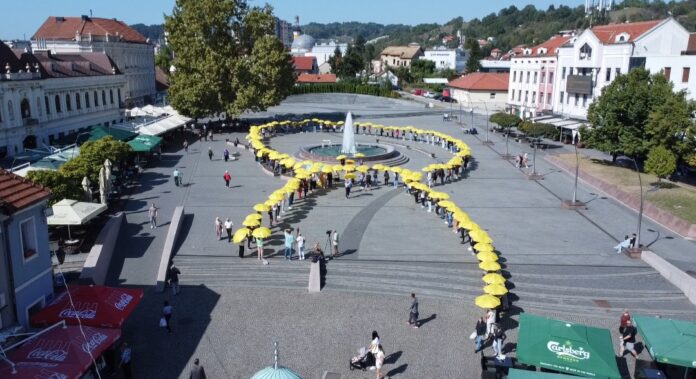 Zlatna vrpca na Trgu slobode - Manifestacija Usdruženja PIPOL