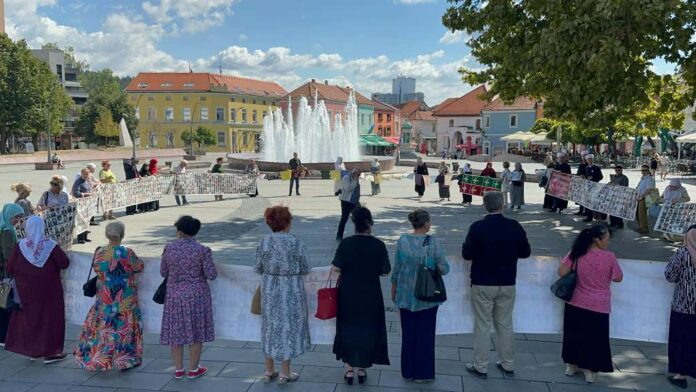 Mirno okupljanje na Trgu slobode