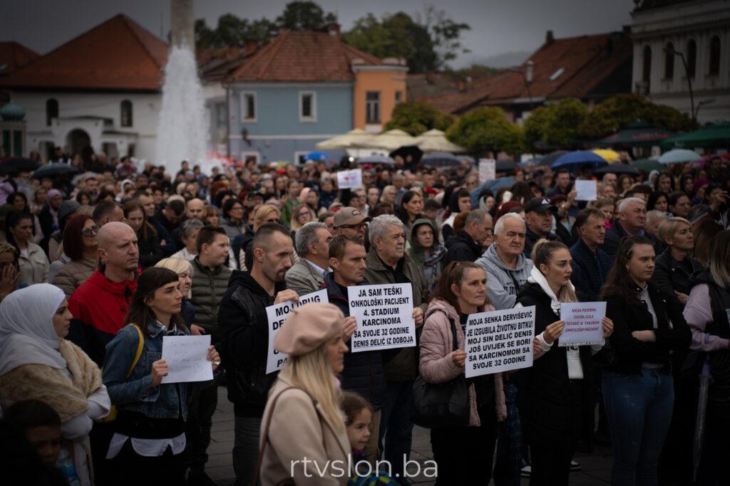 Mirno okupljanje građana Tuzle, UKC Tuzla, linearni akcelerator