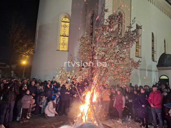 paljenje badnjaka tuzla 2025 adnan foto 5