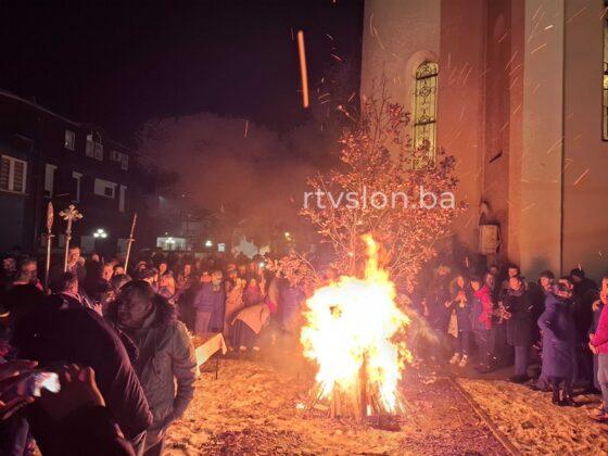 paljenje badnjaka tuzla 2025 adnan foto 6