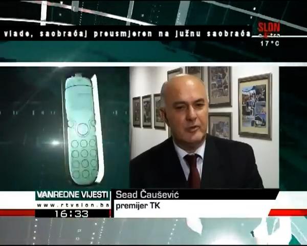 Insert iz Vanrednih vijesti dnevnika TV Slon protesti ispred Vlade TK 2014